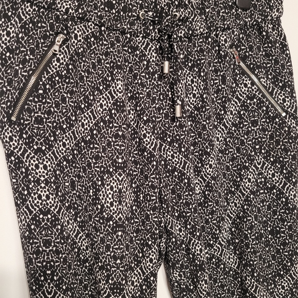 Dynamite White & Black Elastic Waist/Bottom Pants - Picture 5 of 10